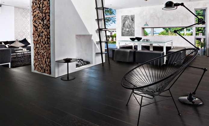 Паркетная доска Kahrs Дуб Шарколь Charcoal 2423×200×15 фото в интерьере